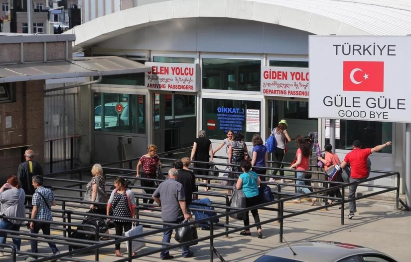 Dünyanın en garip köyü: 104 yıldır aynı ailenin yarısı Türkiye'de yarısı Gürcistan'da yaşıyor, 'Pasaportla buluşuyoruz'