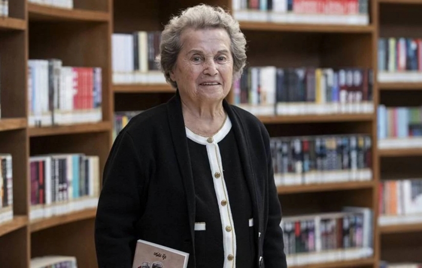 Türk edebiyatının "Mona Roza"sı Muazzez Akkaya, hayatını kaybetti