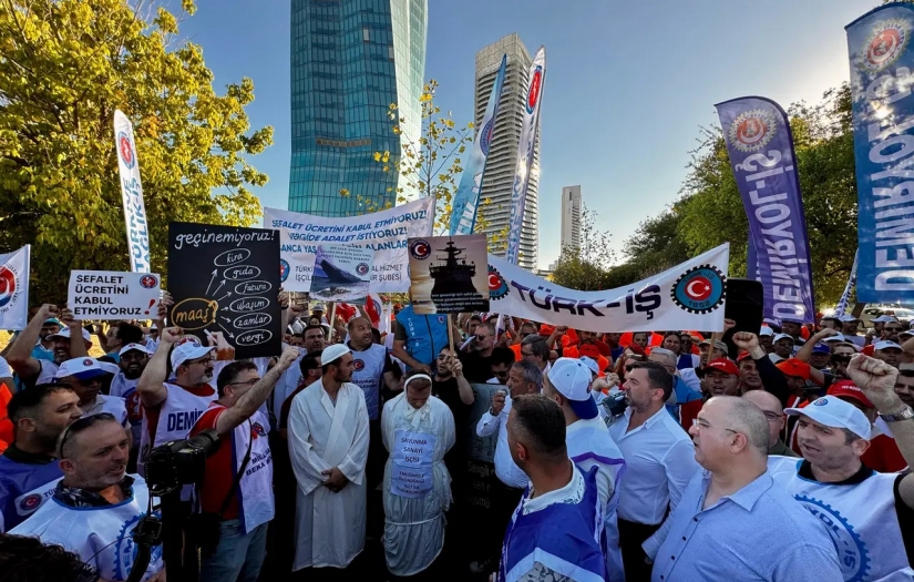 TÜRK-İŞ’ten AKP önünde tabutlu imamlı eylem