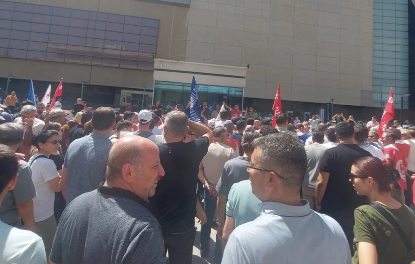 Memur iş bıraktı, kamu binaları boş kaldı