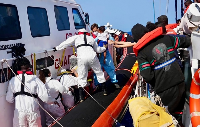 Üç küçük kız kardeş, Akdeniz’i geçmeye çalışan aşırı kalabalık botta hayatını kaybetti