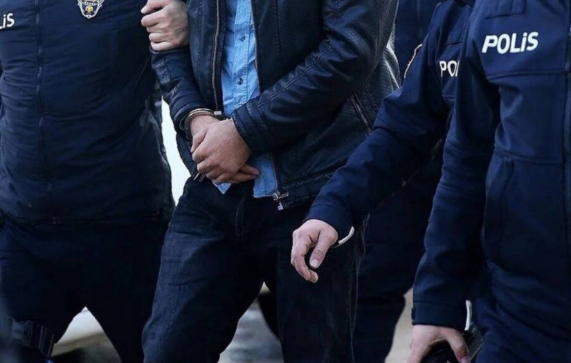 Kendilerini polis olarak tanıtan dolandırıcı çetesine operasyon: 24 gözaltı