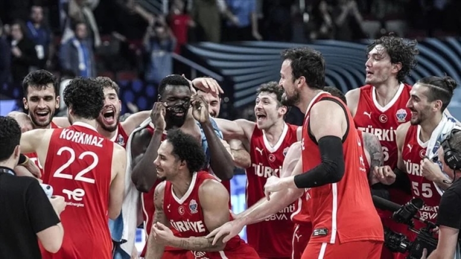 Milli Takım'ı bıraktığını açıkladı! 12 Dev Adam'a veda etti