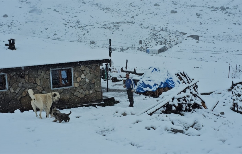 Rize'de yüksek kesimlere kar yağdı