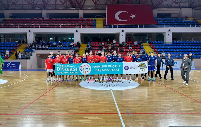 Disleksi Farkındalığı İçin Sahaya Pankartla Çıktılar