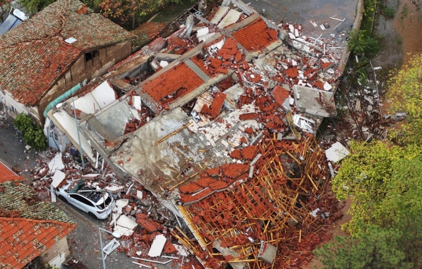 Gün aydınlanınca Sındırgı depreminin hasarı meydana çıktı