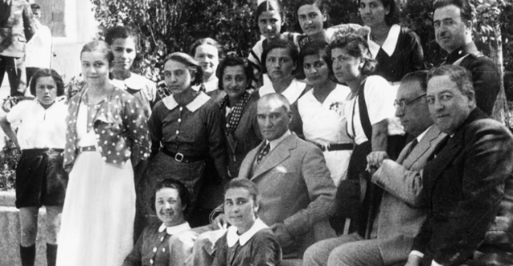 Büyük Önder Mustafa Kemal Atatürk'ü ve silah arkadaşlarını şükran ve rahmetle anıyoruz