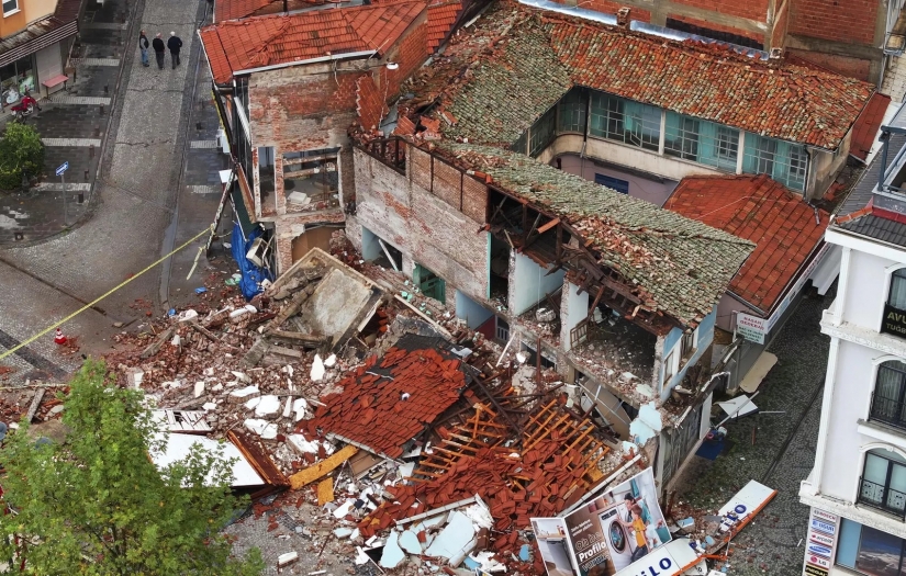 Depremlerle sarsılan Sındırgı, 'Afet Bölgesi' ilan edildi