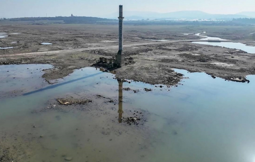 İzmir'in su ihtiyacının yüzde 45'ini karşılayan Tahtalı Barajı'nın doluluk oranı yüzde 1!