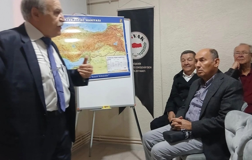 Prof. Dr. Özden’den ’29 Ekim 1923 Cumhuriyet’e giden yol’ konulu konferans