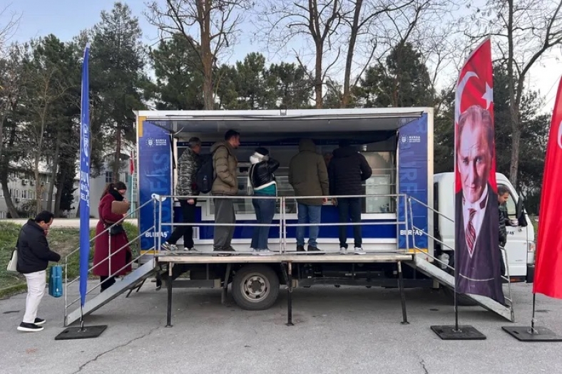 Bursa'da üniversite öğrencilerine sıcak çorba