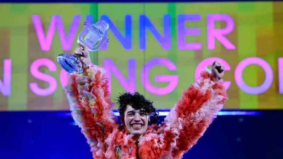 Eurovision: İsviçre'li Nemo, İsrail'in katılımını protesto için birincilik ödülünü iade edecek