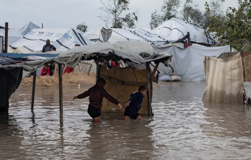 Gazze Şeridi'nde fırtına ve sel nedeniyle birçok barınak yıkıldı;  11 kişi hayatını kaybetti
