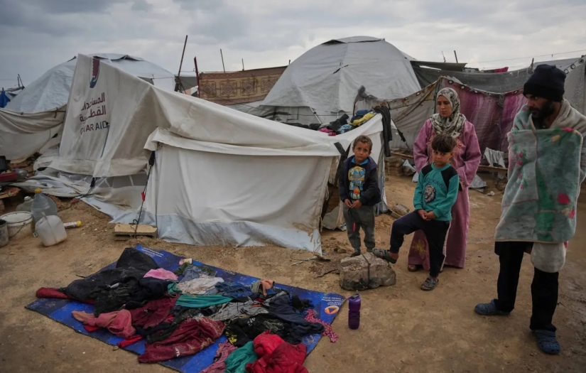 Gazze’de hava koşullarına bağlı olumsuzluklar nedeniyle 4’ü çocuk 17 Filistinli hayatını kaybetti