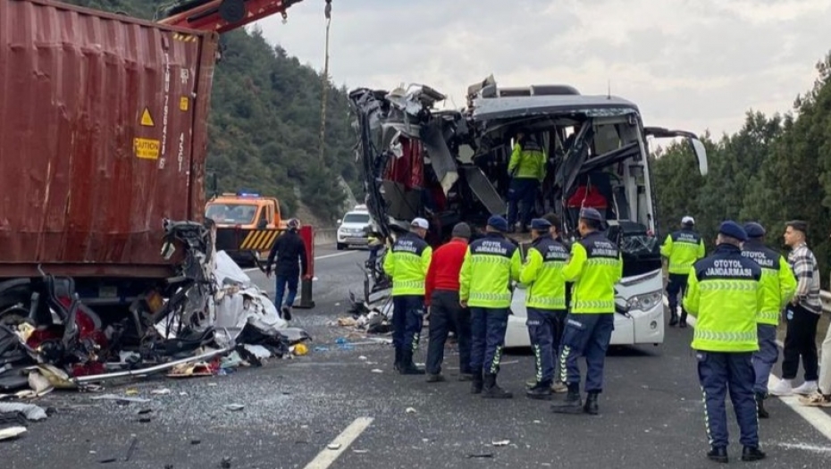 Osmaniye'de yolcu otobüsü tıra çarptı: 7 ölü, 11 yaralı