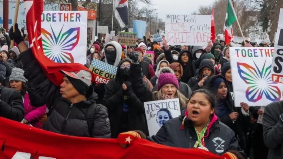 ABD'nin Minneapolis şehrinde protestolar: Göçmen polisinin bir kadını öldürmesine karşı gösterilere binlerce kişi katıldı