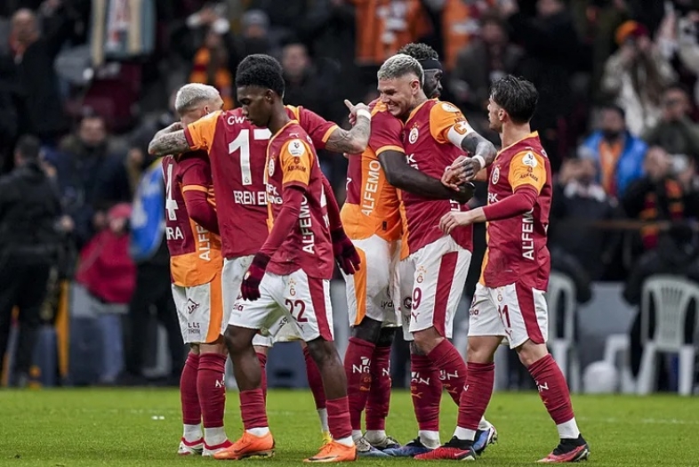 Galatasaray'dan sürpriz transfer! Yıldız oyuncuyu Drogba getirecek...