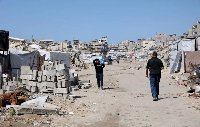 Gazze’de gönüllüler, savaşın yıkıntıları arasından yazılı mirasın geriye kalanlarını kurtarmaya çalışıyor