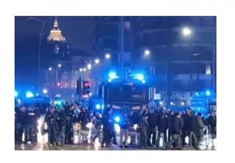 İtalya karıştı: 'Göstericiler, aralarına aldıkları bir polisi öldüresiye dövdüler'