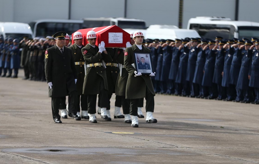 Şehit F-16 pilotu Bolat'ın cenazesi memleketine uğurlandı