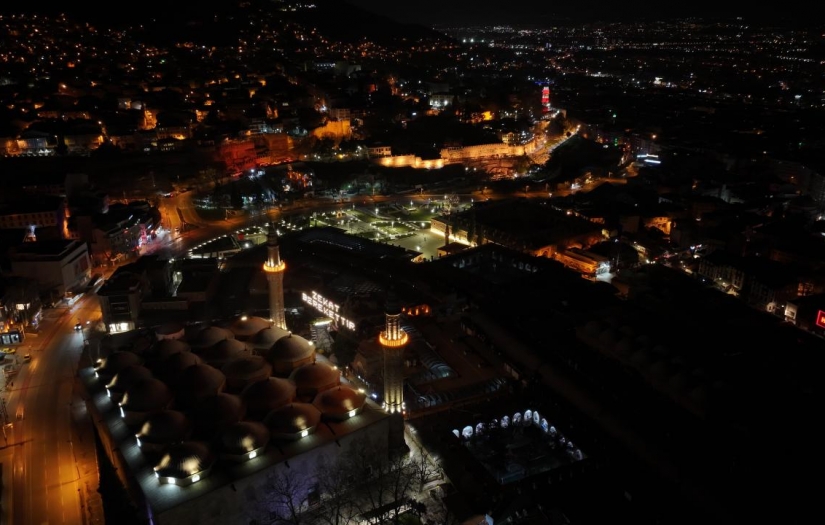 400 yıllık gelenek Ulu Cami’yi aydınlattı