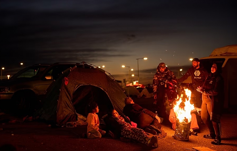Beyrut sahilinde duvarsız bir şehir: Yerinden edilen Lübnanlılar çadırlarda hayata tutunuyor