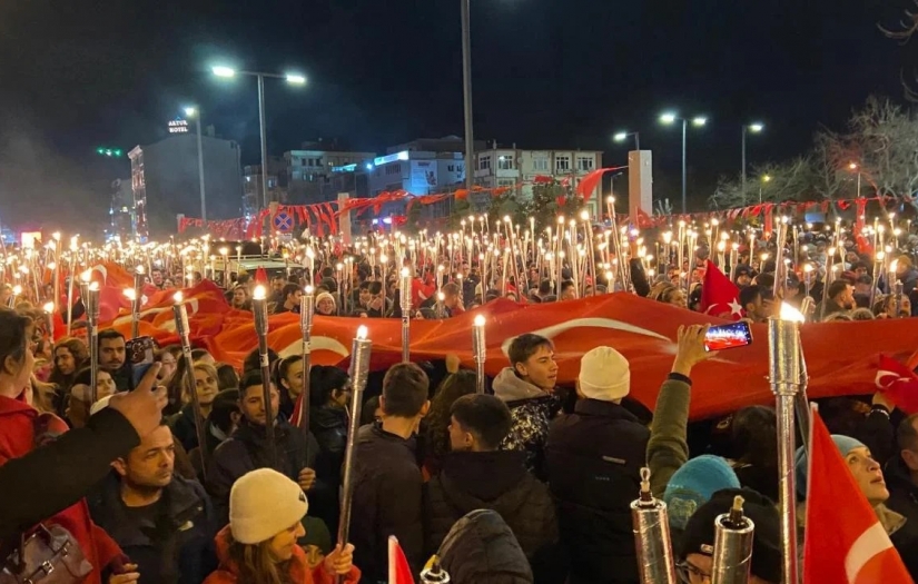 Çanakkale'de Fener Alayı Kenti Aydınlattı!