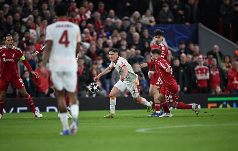 Galatasaray, Liverpool'a 4-0 yenilerek UEFA Şampiyonlar Ligi'ne veda etti
