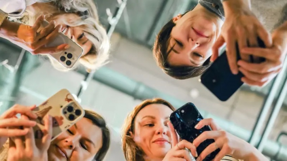 Refah çağının paradoksu: Dünya zenginleşirken gençler neden mutsuzlaşıyor?