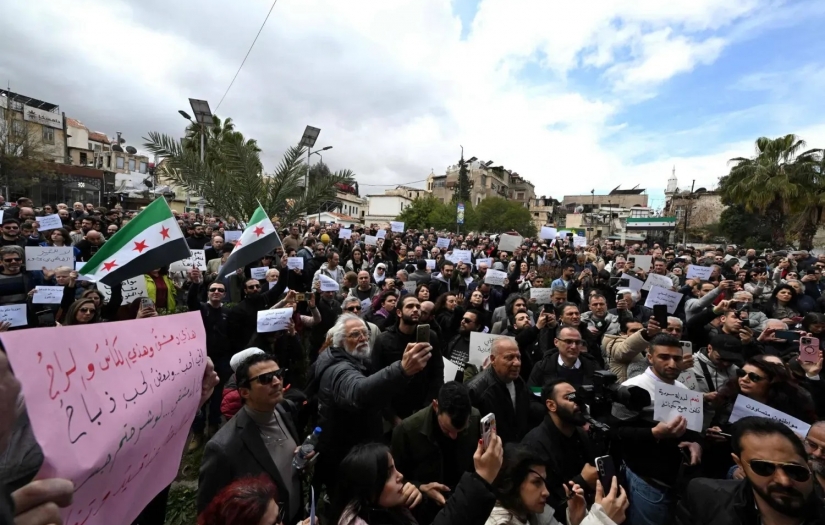 Şam'da alkollü içecek kısıtlamasına karşı oturma eylemi