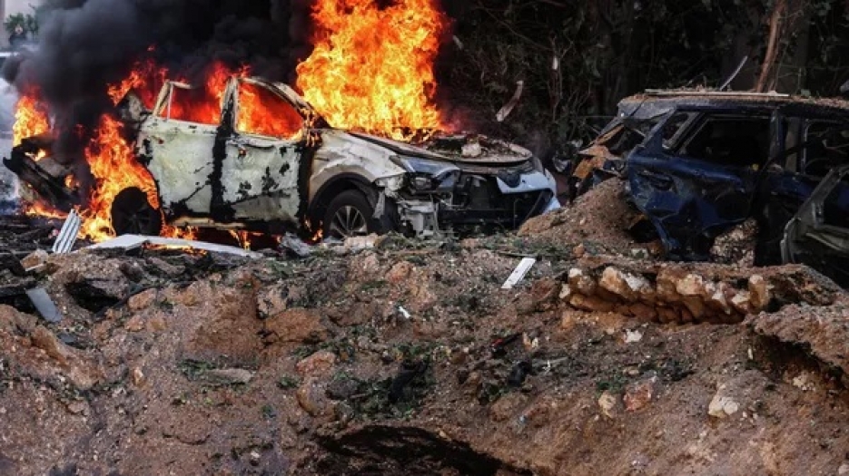 Savaşın 25. günü: Orta Doğu’da çatışmalar sürerken, İran misilleme füzesi Tel Aviv merkezine düştü..