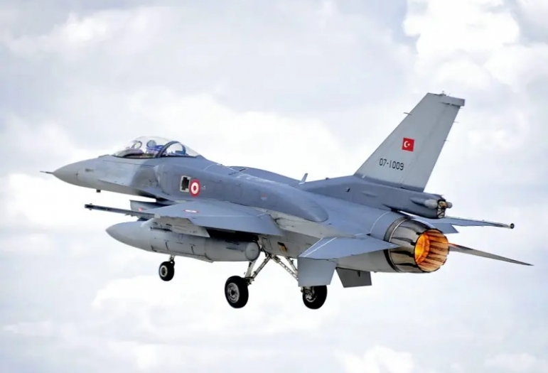 Türkiye'nin Kıbrıs'ın kuzeyine savaş uçağı konuşlandırması ne anlama geliyor?