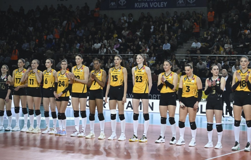VakıfBank Kupa Voley'de 10'uncu kez şampiyon oldu: Finalde 9 zaferi bulunan Eczacıbaşı'nı devirdiler