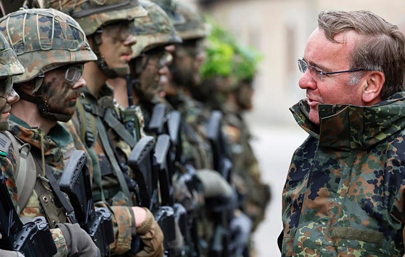 Almanya'da yeni askerlik yasası sonrası "vicdani ret" başvuruları patladı