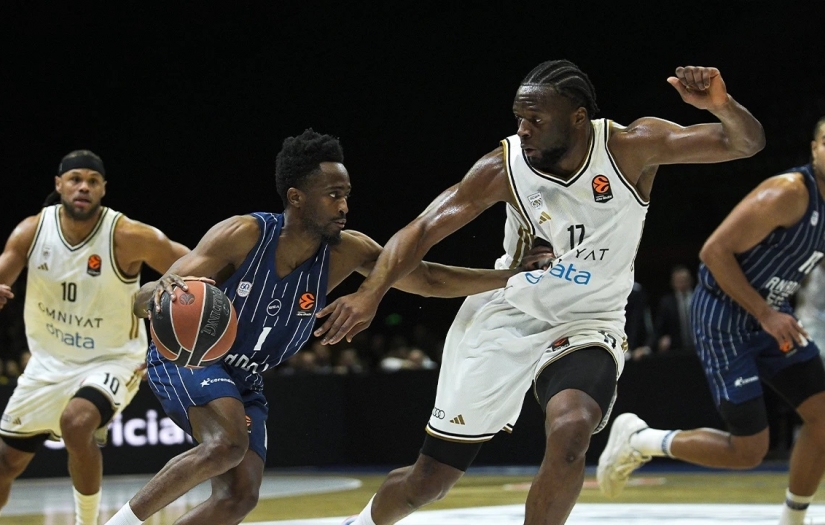 Anadolu Efes Dubai'yi dağıttı: Çift maç haftasında 2'de 2