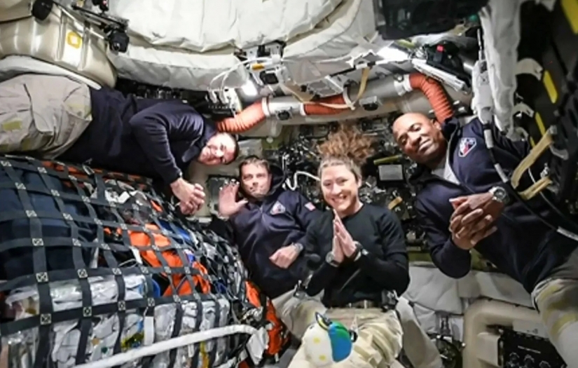 Artemis II astronotları, insanların uzayda kat ettiği en uzun mesafe rekorunu kırdı