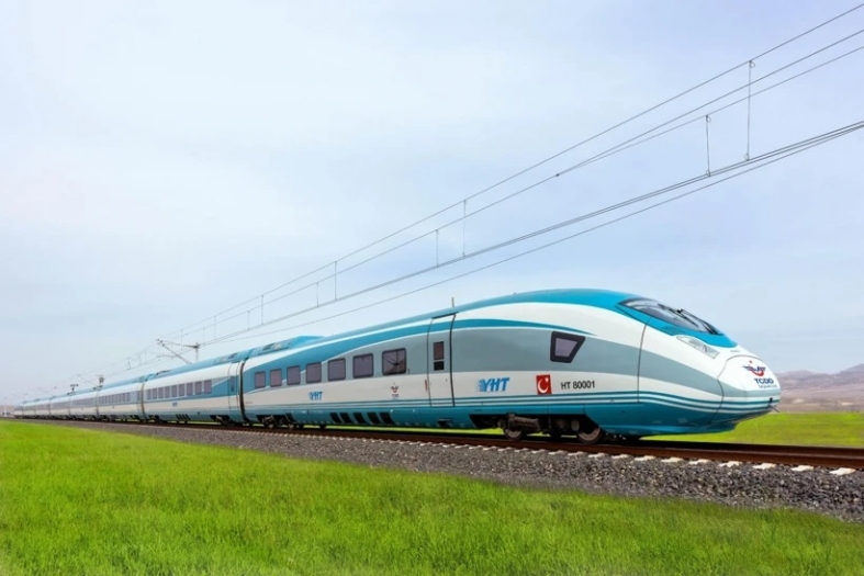 Demiryollarında yeşil dönüşüm: 3 bin ağaç kesilmekten kurtuldu