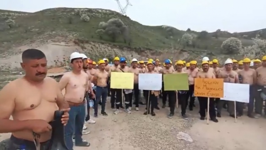 Madenciler yarı çıplak yürüdü: 'Açız, yoksuluz, çıplağız'