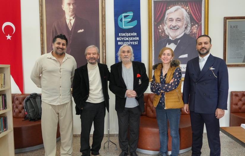 Müjdat Gezen Eskişehir'de adının verildiği sahneyi ziyaret etti