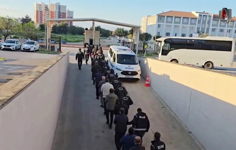 Müdür kendi okulunu soydu! Öğretmen maaşlarından 52 milyon liralık vurgun iddiasına 18 tutuklama!