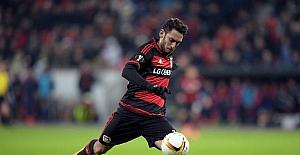 Hakan Çalhanoğlu Almanya’da haftanın futbolcusu