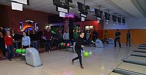 Nilüfer ailesi bowling turnuvasında buluştu