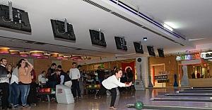 Osmangazi Belediye personeli bowling oynayarak stres atıyor