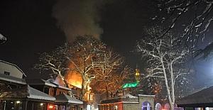 185 yıllık tarihi binalar küle döndü