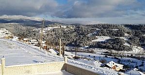 Bursa’da soğuktan akan çeşmeler buz tuttu