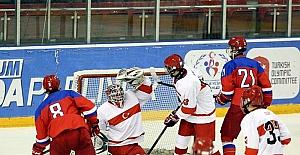 Buz Hokeyinde ilk maç Rusya’nın