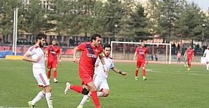 Kastamonuspor 2. Lig Kırmızı Grup’ta karşılaştığı Gümüşhanespor’u 3-0 yendi.