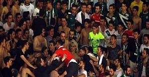 Bursa Atatürk Spor Salonundaki basketbol maçında kavga