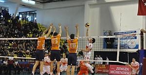 Voleybol Efeler Liginde İnegöl Belediyespor, sahasında Maliye Piyango’ya 2-3 yenildi.