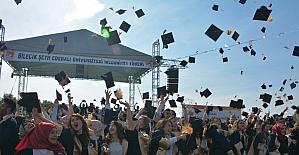 Bilecik Şeyh Edebali Üniversitesinde mezuniyet coşkusu